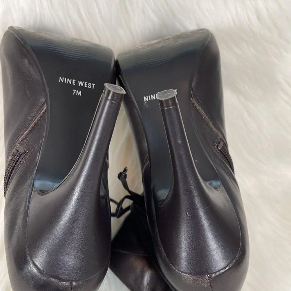 NINE WEST BROWN BOW ACCENT BOOTIES